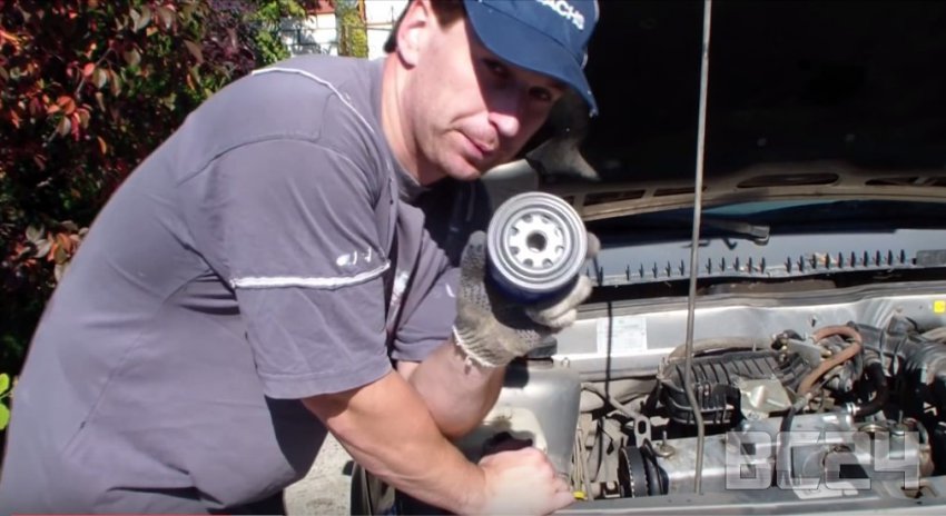 Что будет если двигатель работает без масла - видео эксперимент