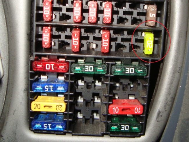 Горит Лампочка Ручника на Рено Логан – Отдельные рекомендации