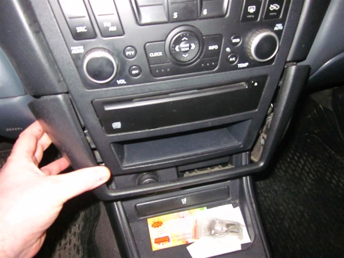 Ниссан Альмера не Горит Ближний Свет. Бп в моторном отсеке