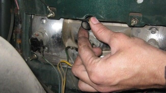 Горит Ближний и Дальний Свет Ваз 2106. Замена предохранителей