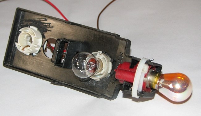 Не Горят Стоп Сигналы на Рено Меган – Предохранитель зарядки