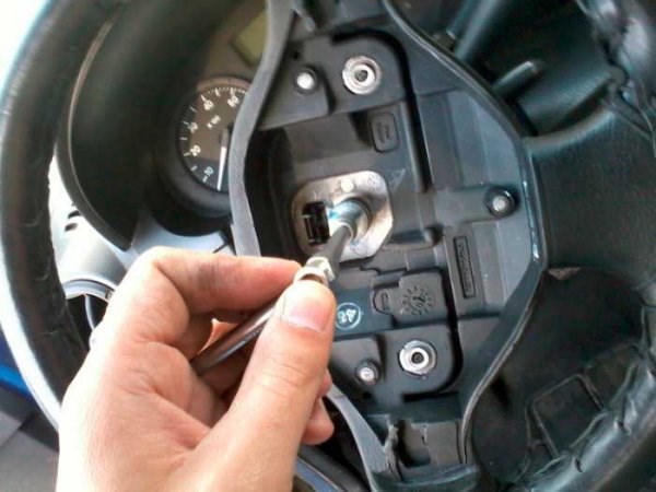 Горит Желтый Руль Фольксваген Джетта 5 Ошибка неисправности abs