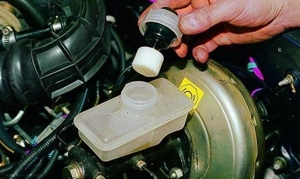 Горит Восклицательный Знак на Рено Логан – Сообщающие о неисправности