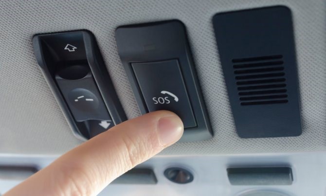 Горит Кнопка Сос в Автомобиле Красным. В ожидании новой эры Горит Кнопка Сос в Автомобиле Красным. В ожидании новой эры