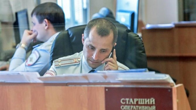 Горит Кнопка Сос в Автомобиле Красным. В ожидании новой эры Горит Кнопка Сос в Автомобиле Красным. В ожидании новой эры