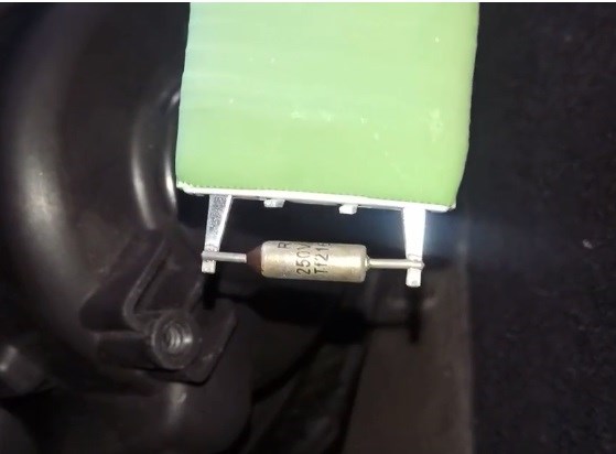 Не Горят Дневные Ходовые Огни Шкода – Блок предохранителей