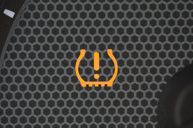 Горит Датчик Давления в Шинах Тойота. Установка датчиков