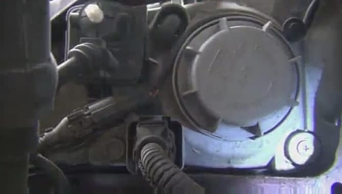 Не Горит Правая Фара на Киа Спектра © Задняя скорость