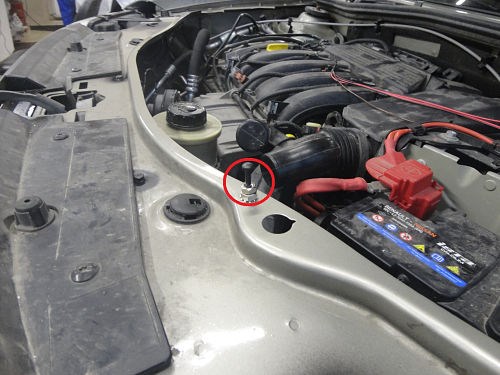 Лампочка в Багажнике Рено Дастер Горит – Концевик капота