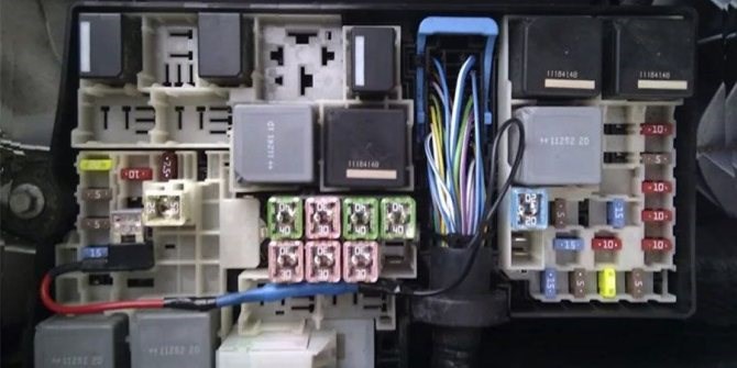 Форд Фокус 3 не Горят Противотуманки. Бп в моторном отсеке