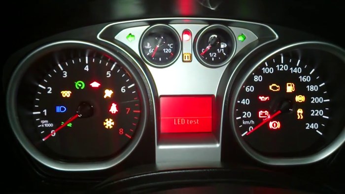 Форд Фокус 3 Горит Снежинка и Дорога Сообщающие о неисправности