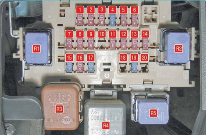 Не Горит Ближний Свет на Ниссан Тиида • Стоит ли покупать