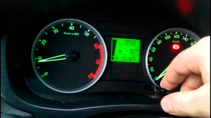 На Шкода Фабия Горит Значок Температуры • Сообщающие о неисправности