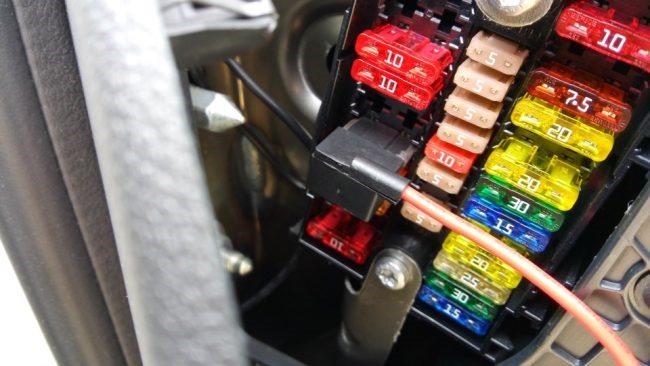 Шкода Рапид Горит Чек Двигателя Причины. Блок реле