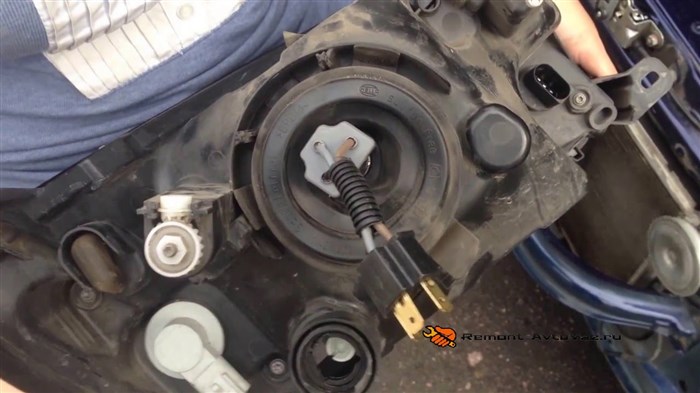 Не Горят Противотуманки на Лада Гранта – Монтаж фар в бампер