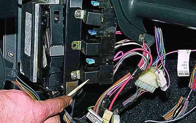 Аварийка Горит а не Моргает Ваз 2115 – Дополнительные схемы