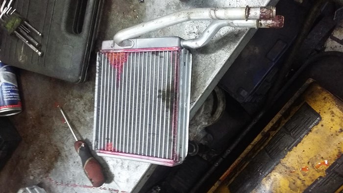 Не Горит Подсветка Печки Форд Фьюжн. Предохранители под капотом