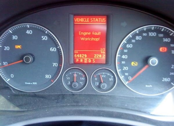 Ауди Beim Einlegen Einer Fahrstufe im Stand Fussbremse Betatigen Ошибка © Неисправности двигателя